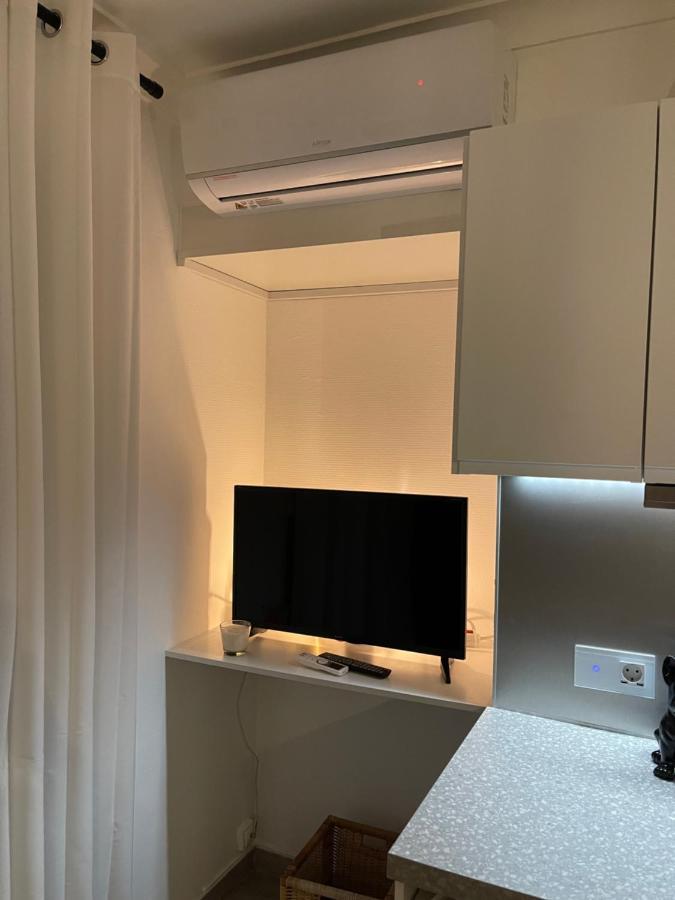 Cozy Studio On The Beach Антиб Екстериор снимка